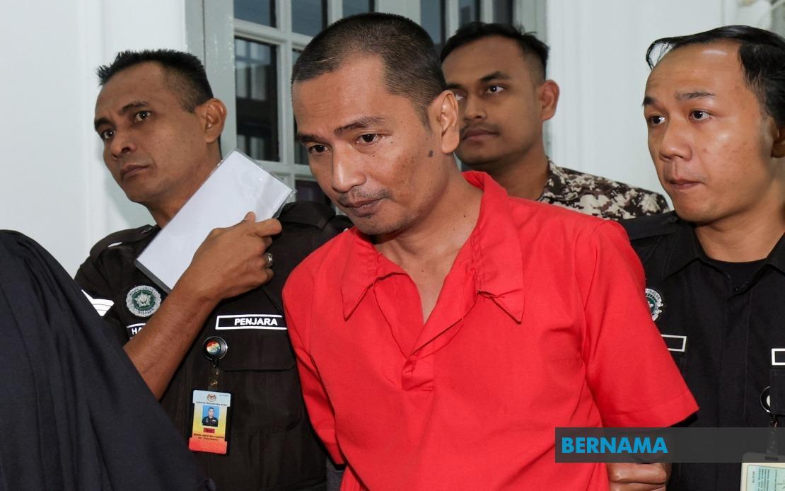 NewsBFM's tweet photo. A 43-year-old man has been remanded for seven days after being accused of assaulting his wife, which led to the miscarriage of her 12-week pregnancy.

Rosmaini Raof was arrested in Alor Setar yesterday after fleeing last Thursday and is believed to have taken the victim's jewellery and savings amounting to RM50,000.

📸: Bernama