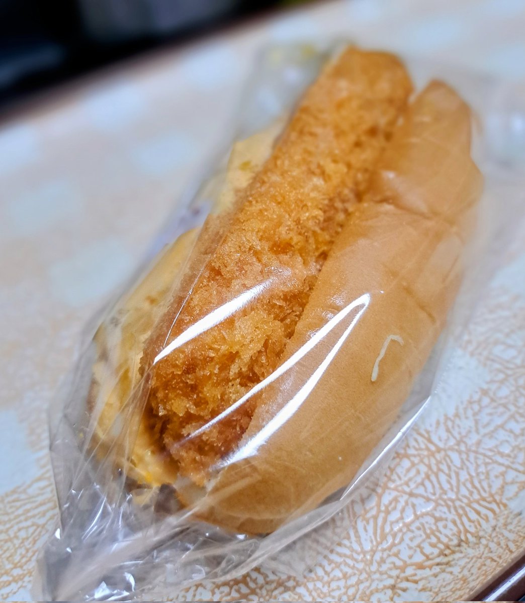 guriguri0728's tweet photo. 前から気になっていた「手造りサンドイッチ🥪藤屋」さん。
タイミングよく来店出来た。朝7時～無くなり次第終わっちゃうので…。

見た目よりも重量感有り満足度もバッチリです💪美味しかった😋

#手造りサンドイッチ藤谷　#サンドイッチ
#青梅　#藤谷 https://t.co/tMQz6g4VzV
