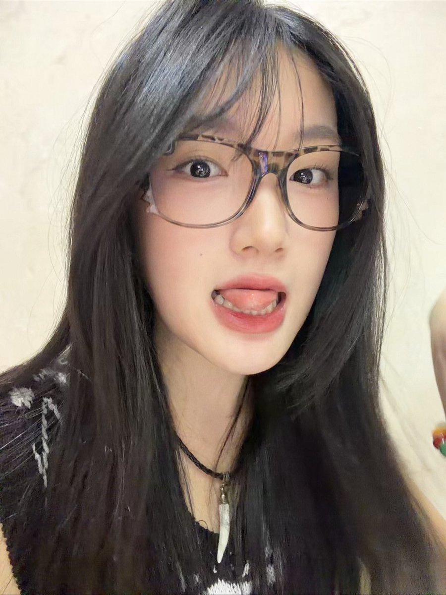 Kakak professor cantik 🫶 
<a href="/Delynn_JKT48/">Adeline Wijaya</a>