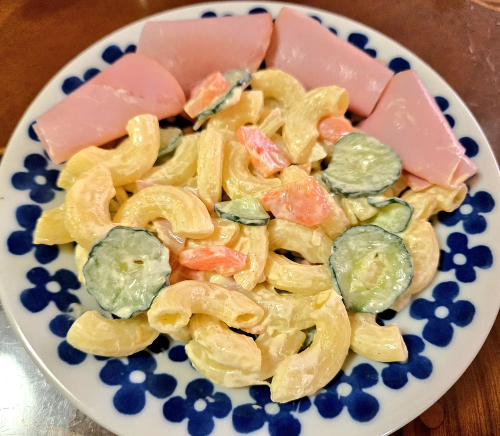 tsukino1986's tweet photo. 【本日の献立🍴】
・ブリのカマ塩焼き
・特製マカロニサラダ
・お気に入りの沢庵
マカロニサラダは昨日に仕込んで👍
ブリカマは特価で安かったさかい🐟
カマ…？！共食いかしら？！🤣 https://t.co/HqDGF0U9fH