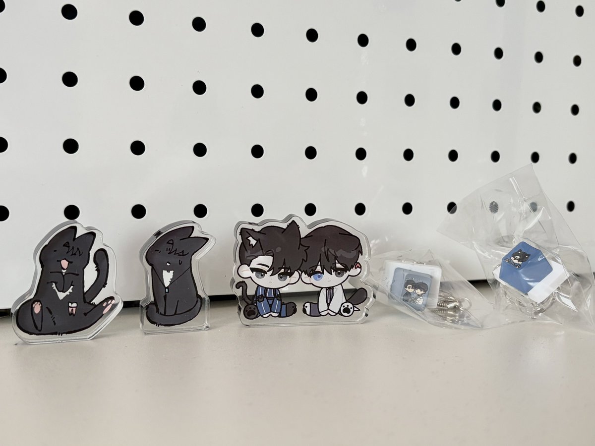 chuno_molar's tweet image. 📢📢해량아 생일축한드아아아아📢📢

늦어서 미안하다!!!

#RT 추첨 다섯 분께 이미지상의 굿즈들을 보내드립니다! 

제가 연락 드리면 선착순으로 답장 주셔서 골라가시면 됩니다.^^ 배송비 제가 부담합니다!

하나 둘 셋 물뚱땡아 사랑한다!!!!🦛🌊🌊