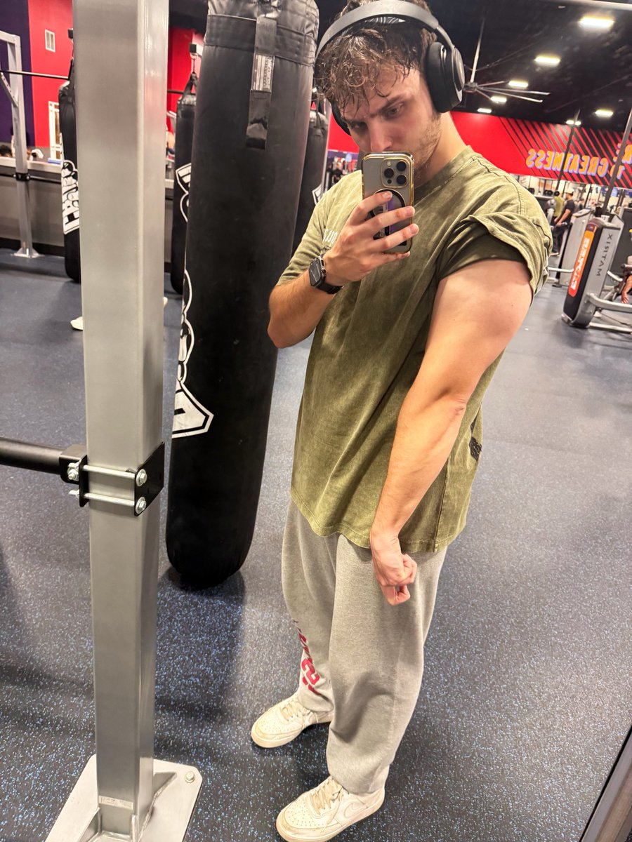 menacing_ace's tweet photo. Long time no post!! Back at the gym again yippie #gym #triceps #pushday #workout #postgym https://t.co/UOuJxNn6iL