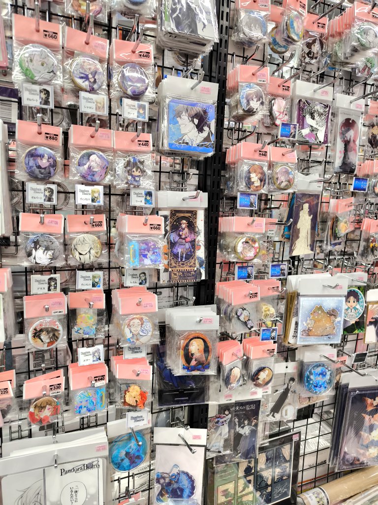 KBOOKS613779's tweet image. 【コーナー紹介】

『 #PandoraHearts 』
『 #ヴァニタスの手記 』
キャラ館スクエアで展開中♪( 'ω' و(و

開催中のSQUARE ENIX POP UP STOREでグッズも発売中ですね(*ˊ˘ˋ*)｡:*°
色味やデザインが素敵なんですよね…🪄💘

パンヴァニをお探しなら…ご来店をお待ちしております🩷

#kbooks 池袋