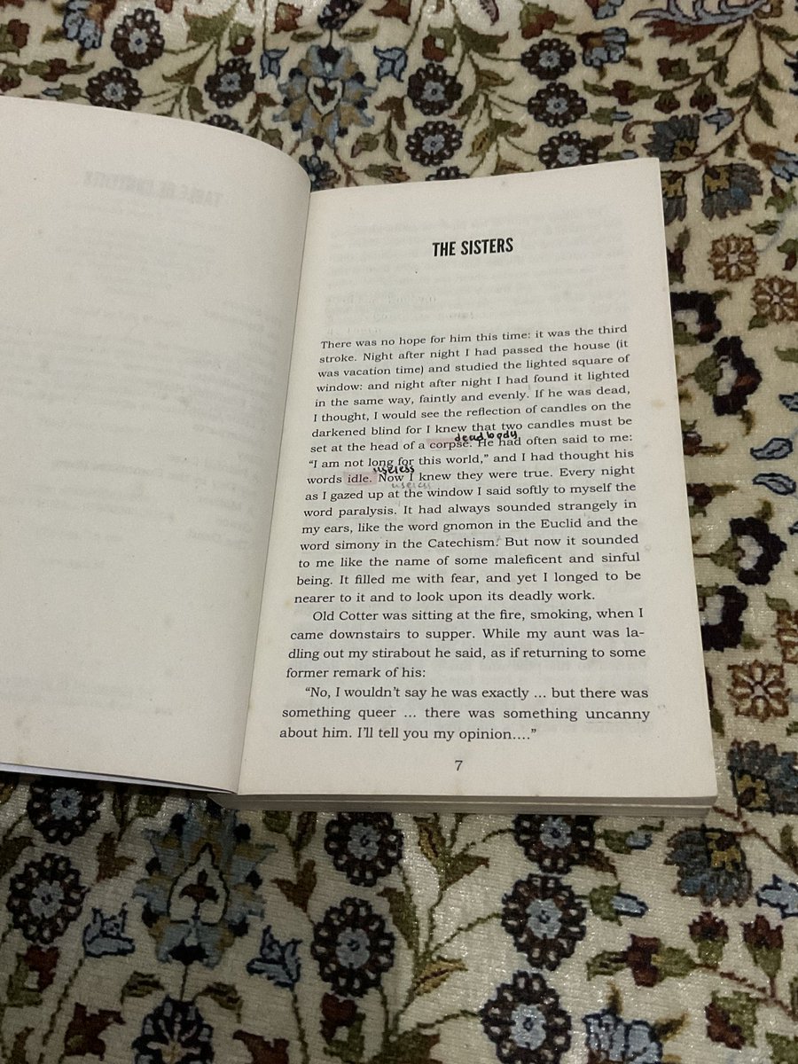 5STARMIXES's tweet photo. wts dubliners - james joyce 
💸 15k
kondisi menguning dan ada coretan di halaman (tertera di gambar) cuman di halaman ini doang ya guys coretannya, sisanya ga ada coretan, ada bookmark nya, btw bisa co lewat 🍊! #zonauang #preloved https://t.co/hTX3UBjQaw