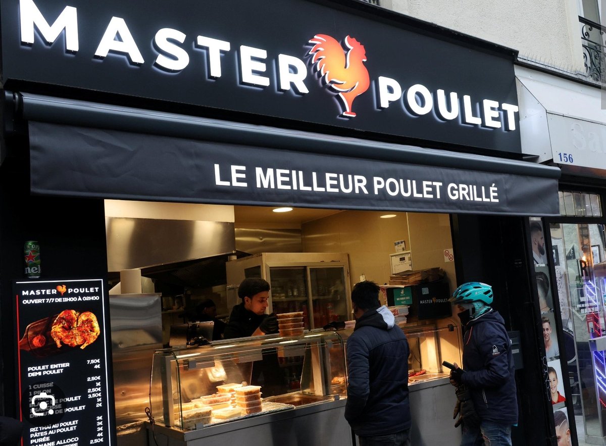 Et voici comment le poulet ukrainien dégueulasse arrive en France : avec des chaînes à très bas prix dont le succès est immédiat. Aucun éleveur français qui subit des tracasseries permanentes, écrasé d'impôts ne peut faire face. 
Le poulet ukrainien va envahir totalement notre