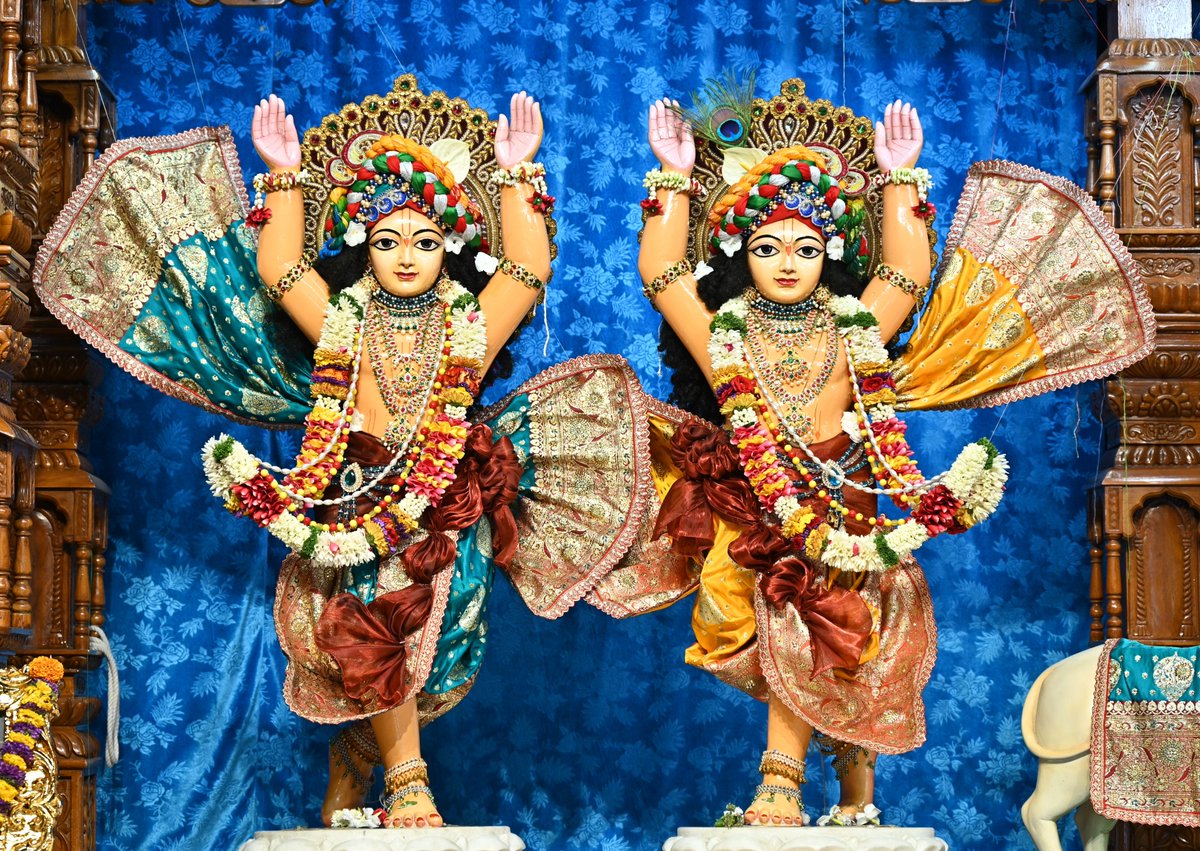 iskconcamppune's tweet photo. 🚩Today's Darshan📿 🗓️ 29-4-2026 🚩 #iskcon #krishna #krishnaconsciousness #dailydarshan #gaurnitai #radhakunjabihari #dham #darshan https://t.co/j1oDaePWG0