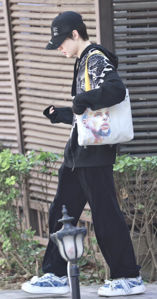 260429 출근

#천러 #辰乐 #CHENLE #NCTDREAM
#YouthChoir #超燃青春的合唱