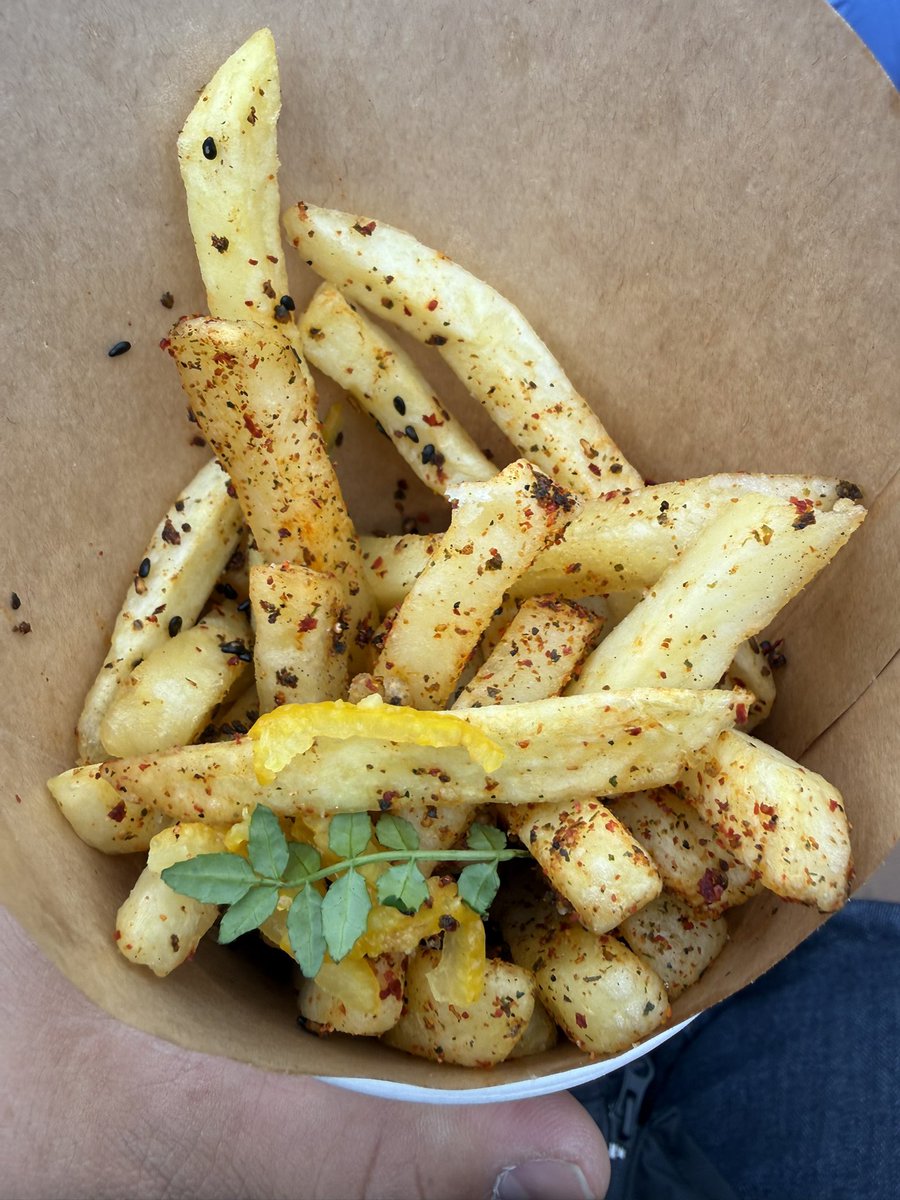 イロー tweet media