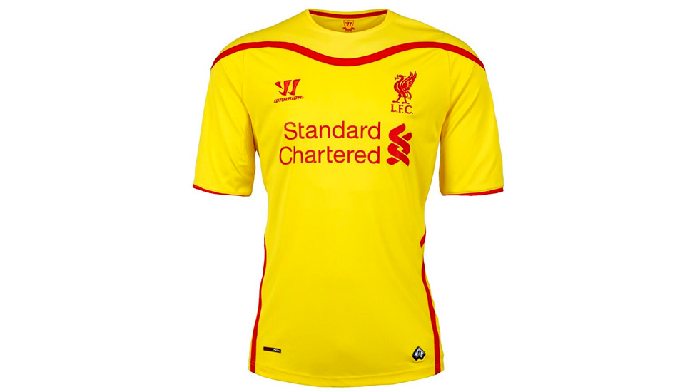 fajarrusalem's tweet photo. Musim 14/15, musim pamungkas LFC dg Warrior. Balik ke Champions League, plus dipake Balotelli.

Akhirnya, designnya menjadi semakin "normal", walaupun jersey homenya masih ada yg nyebut spt jersey Ultraman. Punya detail piping yg okay banget. Dan jacquardnya jg bagus sih memang utk home 14/15 ini 

#kultuitjersi 

Kuning adalah warna klasik LFC, hadir di jersey away, itu kalau ga ada list merah gede di depan, harusnya lebih baik, menurut saya. 

Jersey 3rd, pakai kerah polo. Saya tuh salah seorang yg suka banget sama jersey dg polo collar. Dan menurut saya jersey ini bagus, bahkan dg detail merah aneh diagonal itu, jersey ini tetep bagus. 

Tapi ya memang, fase LFC dg Warrior ini, fase yg sangat bikin kami para fans yg juga jersey enthusiasts, jadi pusing. Ujungnya tetap beli walaupun harganya ya mahal :/ karena koleksi jersey original.