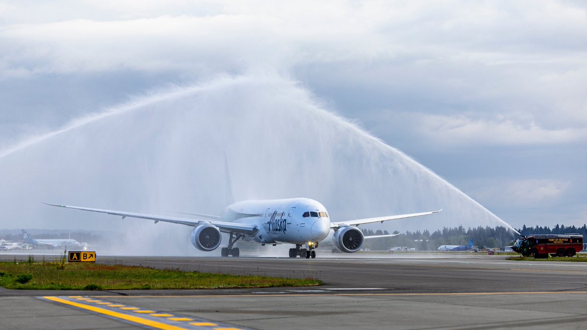 Alaska Airlines tweet media
