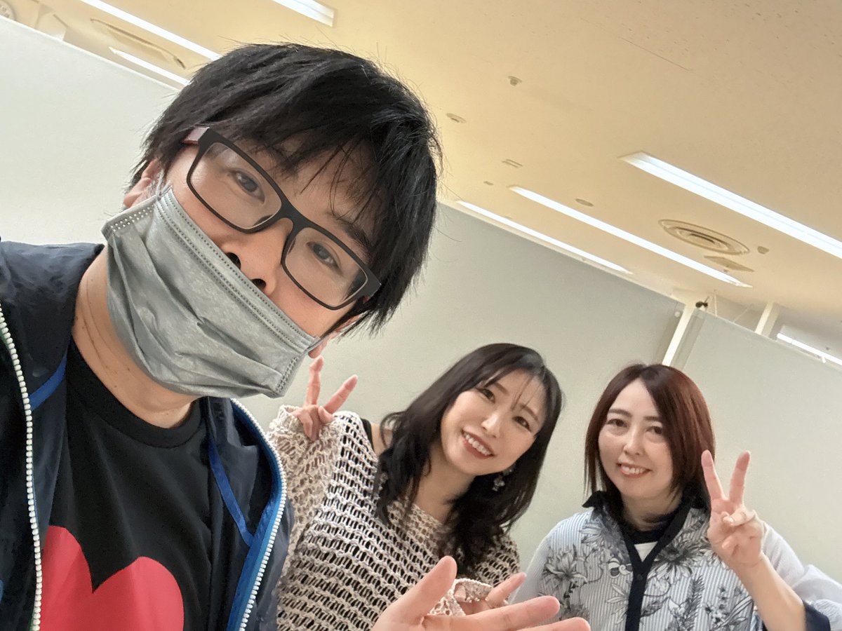 P4KqCtwg5GWU13c's tweet photo. まもなく13:30〜フォンテあきた6F（ふれあーる秋田さん）でjpopコンサートvol16スタートします🎸🎹🎤
ぜひ買い物ついでに遊びに来てね✨ https://t.co/EbjbqJKrsW
