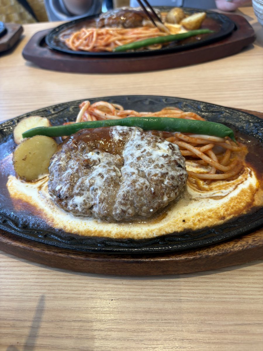 おやすみ tweet media