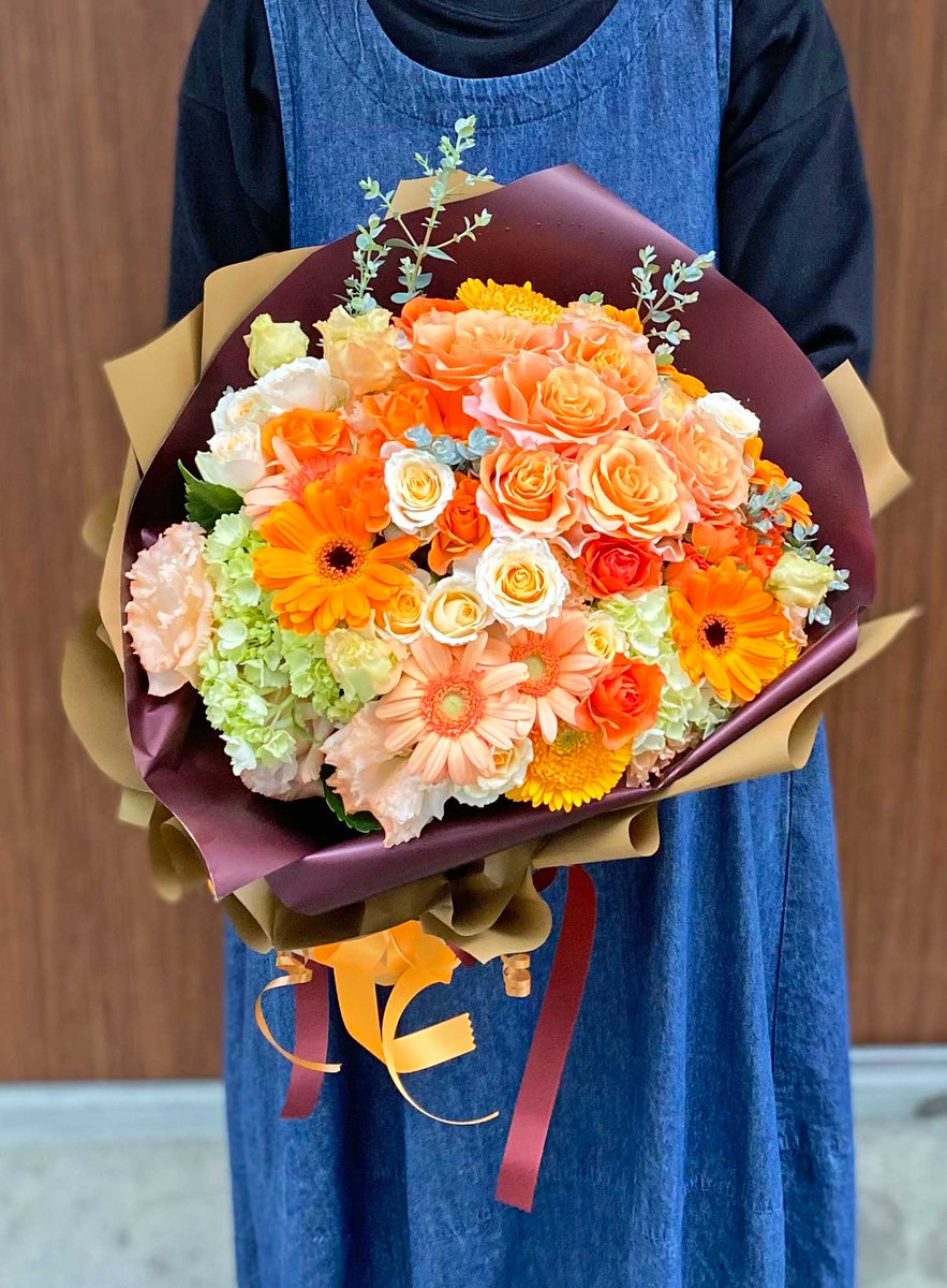 flart10's tweet photo. STU48 工藤理子さんの生誕祭にお届けさせていただきました。
お誕生日おめでとうございます🎂

ネーブルオレンジ🍊大人な工藤理子ちゃんをテーマに、実行委員会の皆様のアイデアが詰まったフラスタです。
素敵なご注文ありがとうございました！
#工藤理子生誕祭
#バルーンアーチ https://t.co/hedn7hHRmV
