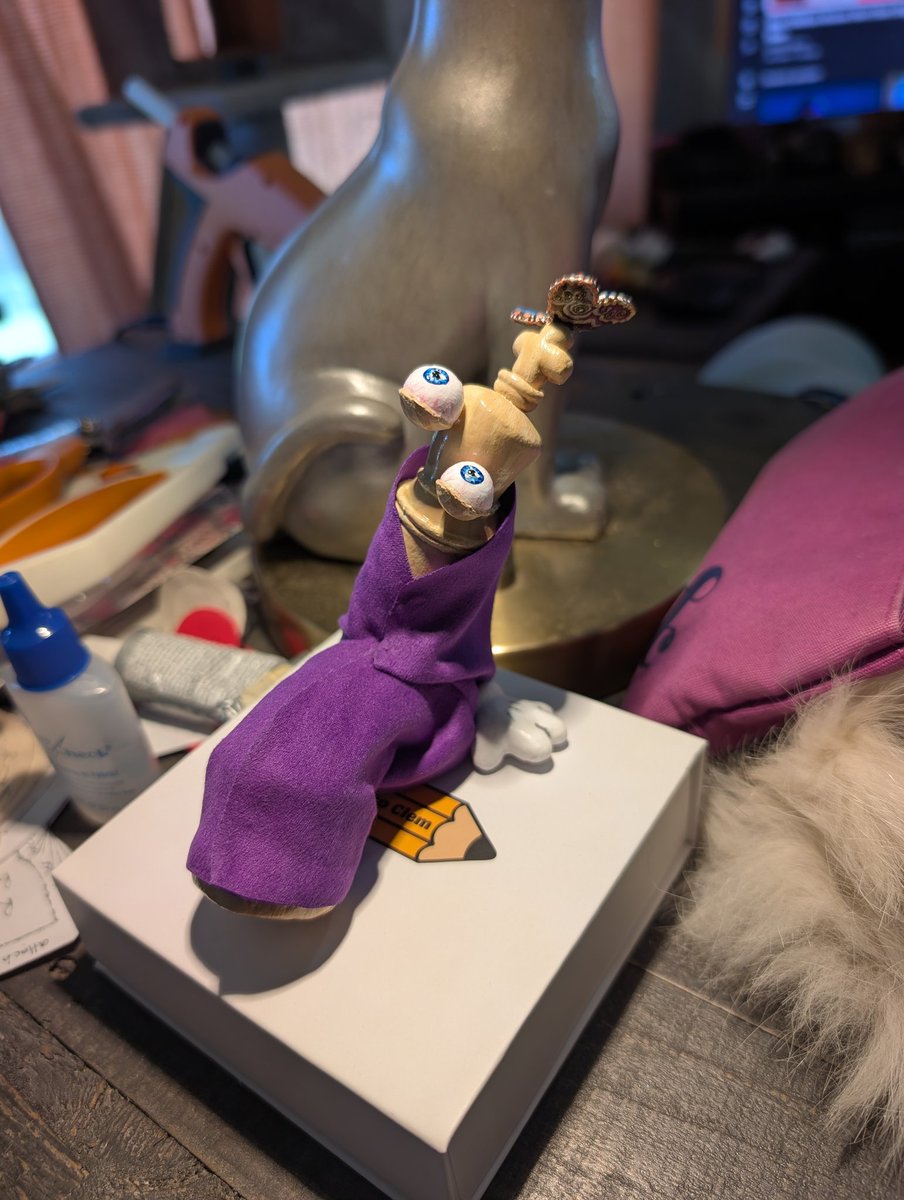 JeNeSaisJordan's tweet photo. I marked carefully where the wire for his hands would poke out &amp; had to move the right hand's wire placement to achieve the floating effect. The vintage fur coat was too luxurious so I ordered short pile trim &amp; added black spots with a fabric marker. I'm so happy w how he looks! https://t.co/uChbhwCN6f