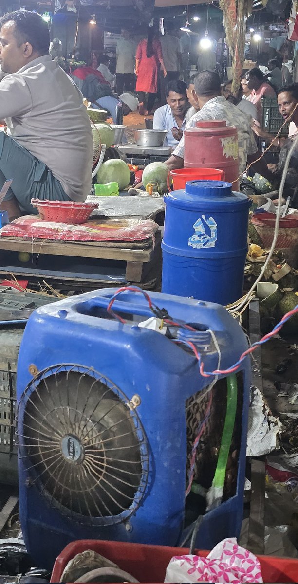 BeingHR's tweet photo. As seen at #Alwar Vegetables market
#Beattheheat #Summar #Heatwave
Desi Jugaad ! #Creative solution
#Cooler made of Diesel CAN
#Innovative ideas
@SHEKARSUSHEEL @virajkalra @hrsanjaynegi @ArunBee @Futuristic80 @Singh_Vandana @achyutmenon @lsmurthy99 @rahulgcsharma @PD09913618 https://t.co/kyOiQUGZub