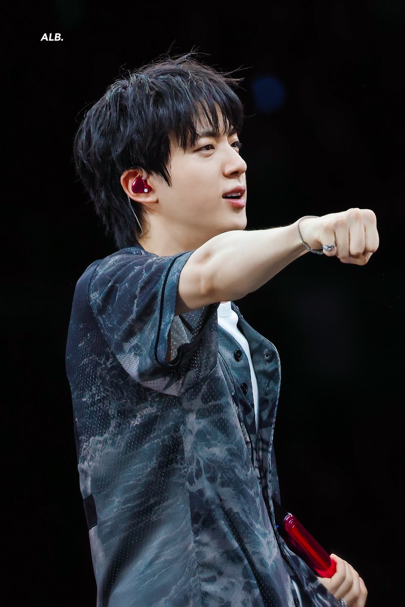 A LITTLE BRAVER 🐬 tweet media