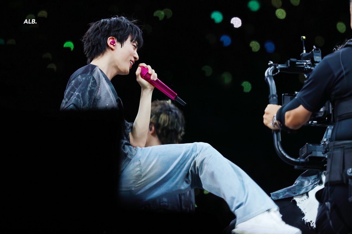 A LITTLE BRAVER 🐬 tweet media