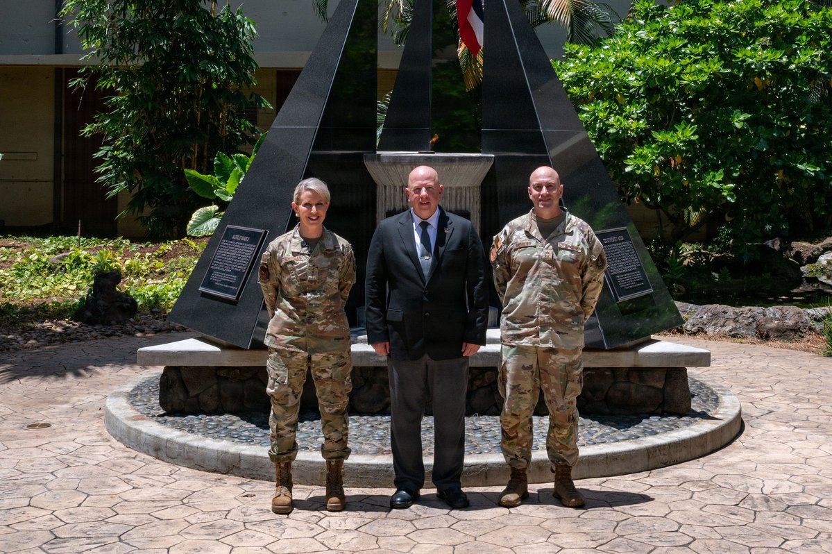 PACAF's tweet image. Mr. Eric Geressy, Senior Advisor to the SecWar, met with PACAF DCOM Lt. Gen. Laura Lenderman, to discuss #readiness, #lethality &amp;amp; the future of the force. Following, @geressy187 met to talk with our Airmen about #WarriorEthos, expeditionary C2 &amp;amp; flightline ops. ✈️ #IndoPacific