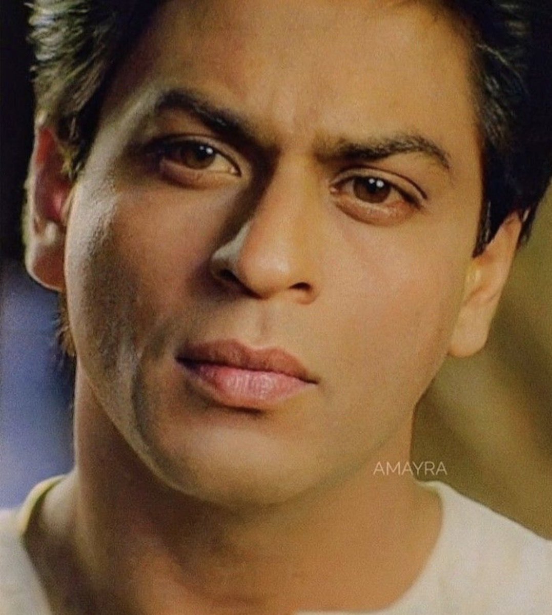 erin1_media's tweet photo. Shah Rukh has amazing long thick eye lashes but you can’t always see how beautiful they are unless he is side on and close up. 🖤🖤🖤 https://t.co/zzPIuNe0aJ