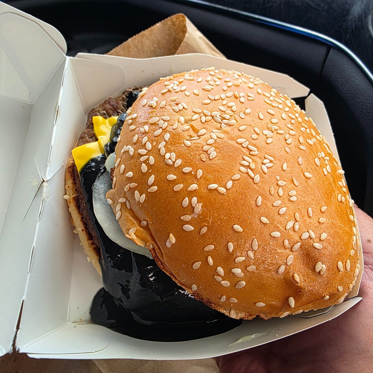 LKiwi10's tweet photo. Mandalorian whopper burger from @BurgerKing Auckland with the black sauce 👀🤤 https://t.co/rzynsSJ1ej