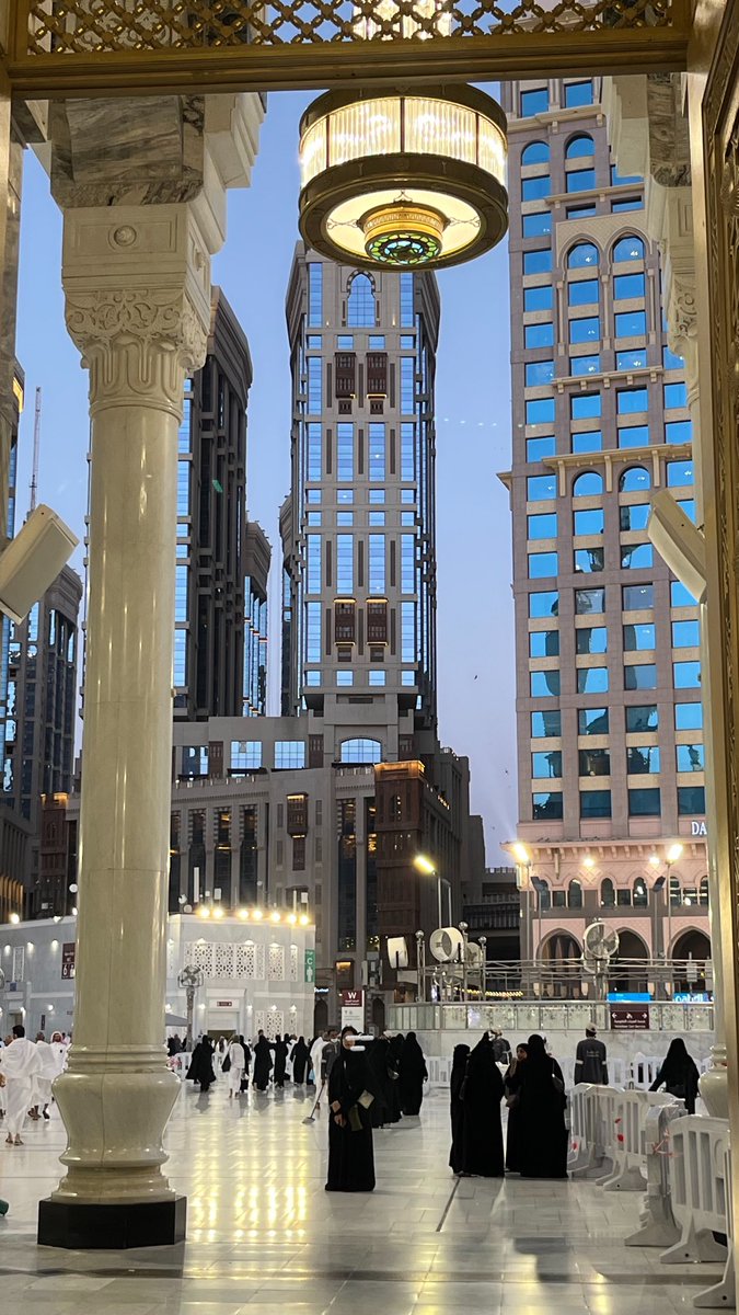 آ tweet media