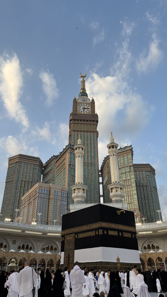 آ tweet media