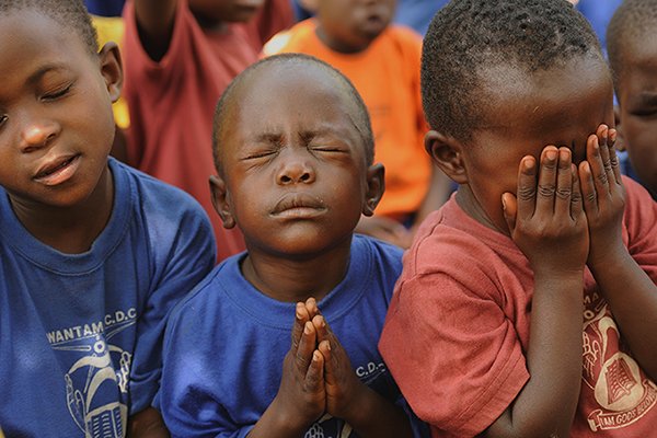 Hofu na imani ndo vitu ambavyo vinakutaka uamini kile kitu ambacho huwezi kukiona wala kukichagua 

Tuanze na Mungu kwanza 🙏🏿