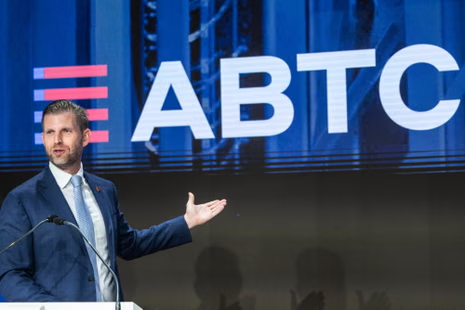 SheTrades_08's tweet photo. Eric Trump made millions. 💵
Investors lost a fortune. 💔

A Forbes report breaks down how a Bitcoin venture’s structure let insiders cash out through equity + fees, while those on the outside were left holding the downside.

Same market.
Different outcomes.

Welcome to crypto. 🤷‍♀️