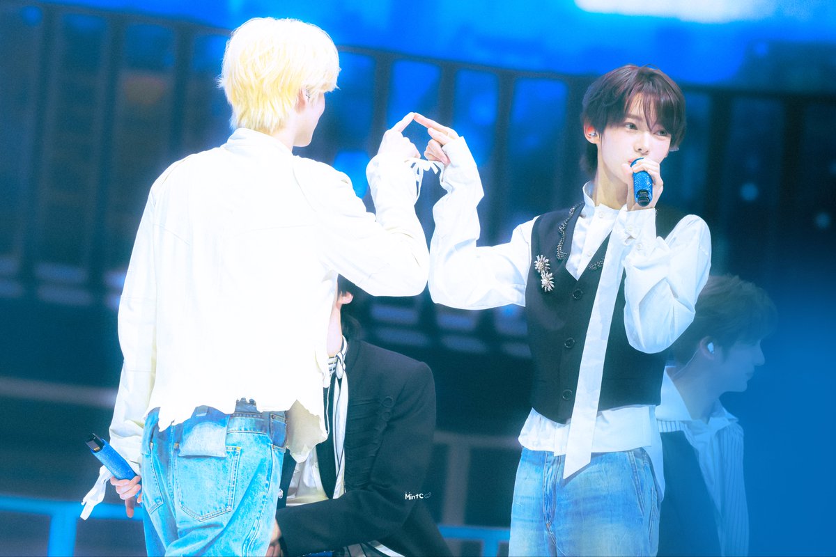 MintChoco_42's tweet photo. 260427 showcase

#SHINYU  #シニュ #신유 
#한진 #HANJIN #ハンジン 
#HANRYUZ #한류즈 #투어스 #TWS #トゥアス https://t.co/B3Qeh9TV2b