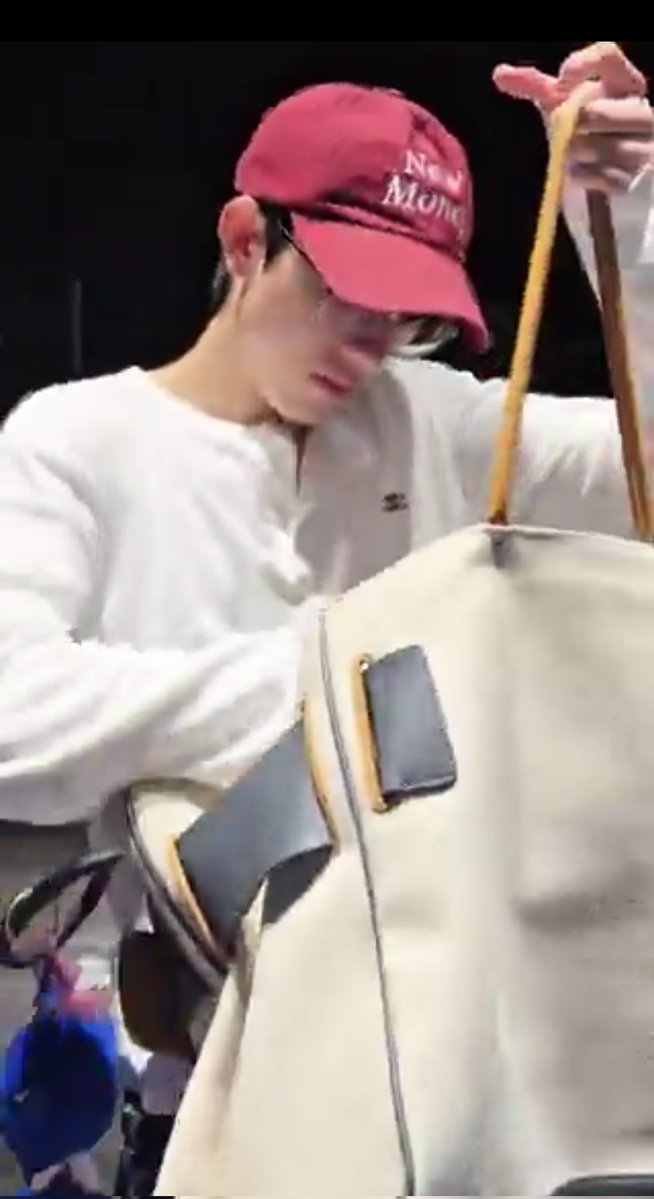 mondaymarchii 🌙🌈 tweet media