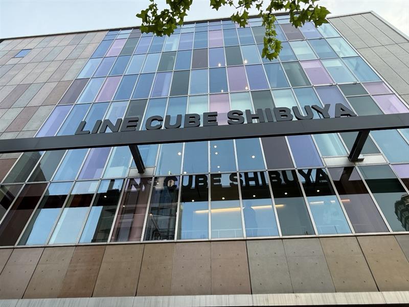 FinestGuitars's tweet photo. Grapevine Line Cube Shibuyaに、
参加させて頂きました!

バインさんがこんな演奏したら、
他のバンドはどうすりゃ良いのさ、、
サウンド浴びると言うより、
サウンドに撃ち抜かれた店長でした。

好き、最高☺️

#Grapevine #LineCubeShibuya #FinestGuitars #店長和田 #撃ち抜かれた #バウちゃん発見 https://t.co/Phkhl4xzEa