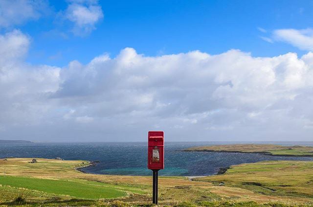 Scottish_Banner's tweet image. Lovely #postbox on #Shetland.
#ScottishBanner subscribers look out for the latest issue in your letter box soon, digital subscribers please check your inbox!
Subscribe 👉 scottishbanner.com/subscribe
📷IG/camyinnes
#TheBanner #VisitShetland #ScotlandIsCalling #NewsForGlobalScots