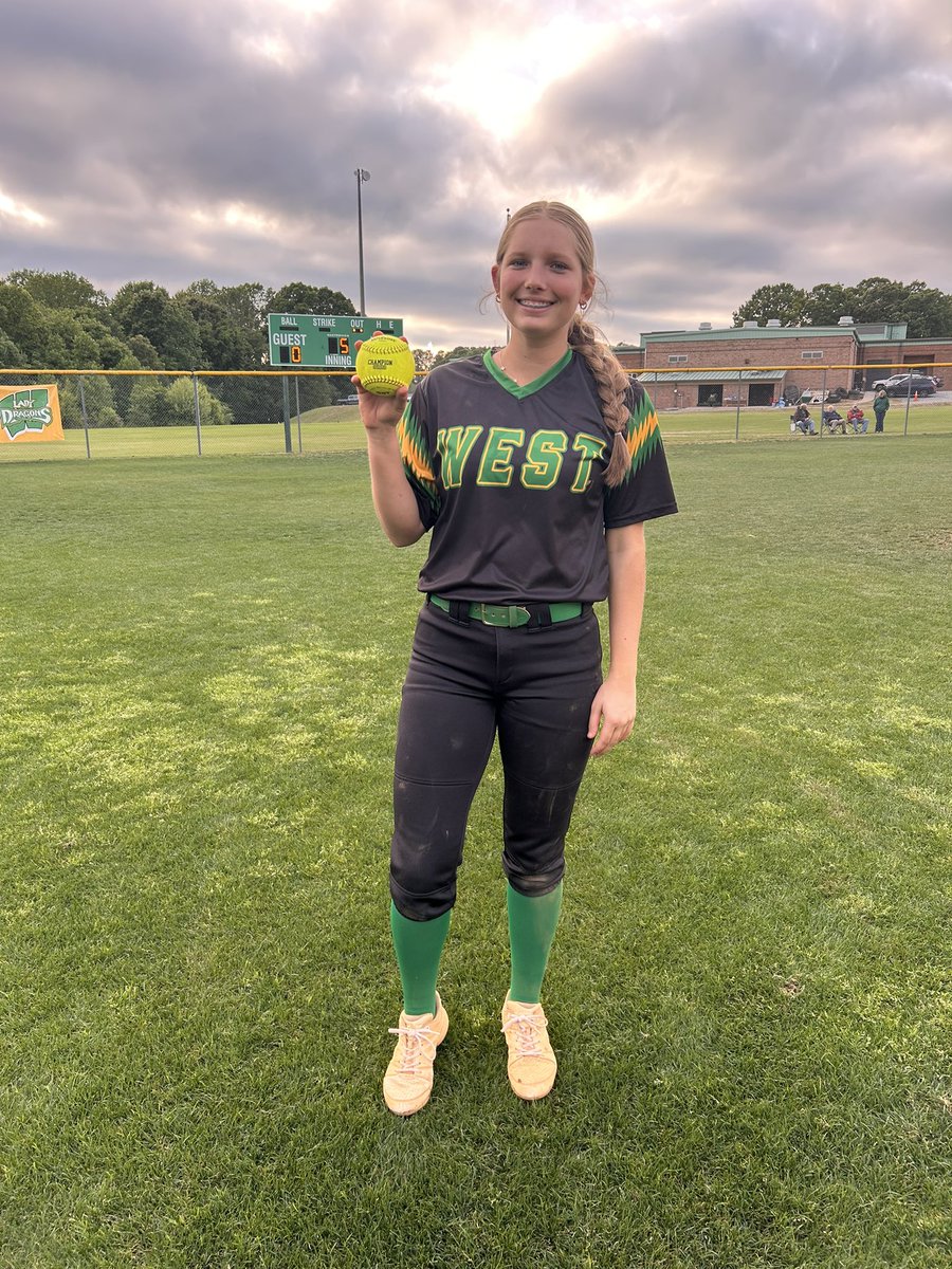 GracieMich36063's tweet image. Hard work really pays off—secured a 10-0 victory. My two teammates and I all homered in the same inning... 🔥💣@llgmccauley @Org_LLG #lightsout #lightitup