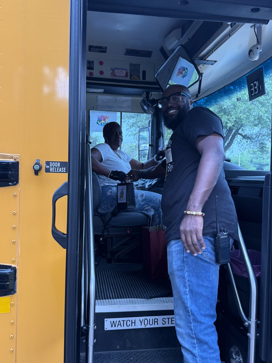 Byrd_Middle's tweet image. 🚌❤️ Happy Bus Driver Appreciation Day!

Thank you to our drivers who safely transport our Panthers each day. Your dedication and care make a difference! 🐾💙

#BusDriverAppreciationDay #PantherPride