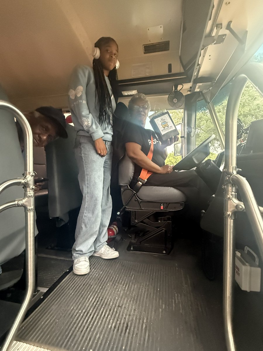 Byrd_Middle's tweet image. 🚌❤️ Happy Bus Driver Appreciation Day!

Thank you to our drivers who safely transport our Panthers each day. Your dedication and care make a difference! 🐾💙

#BusDriverAppreciationDay #PantherPride