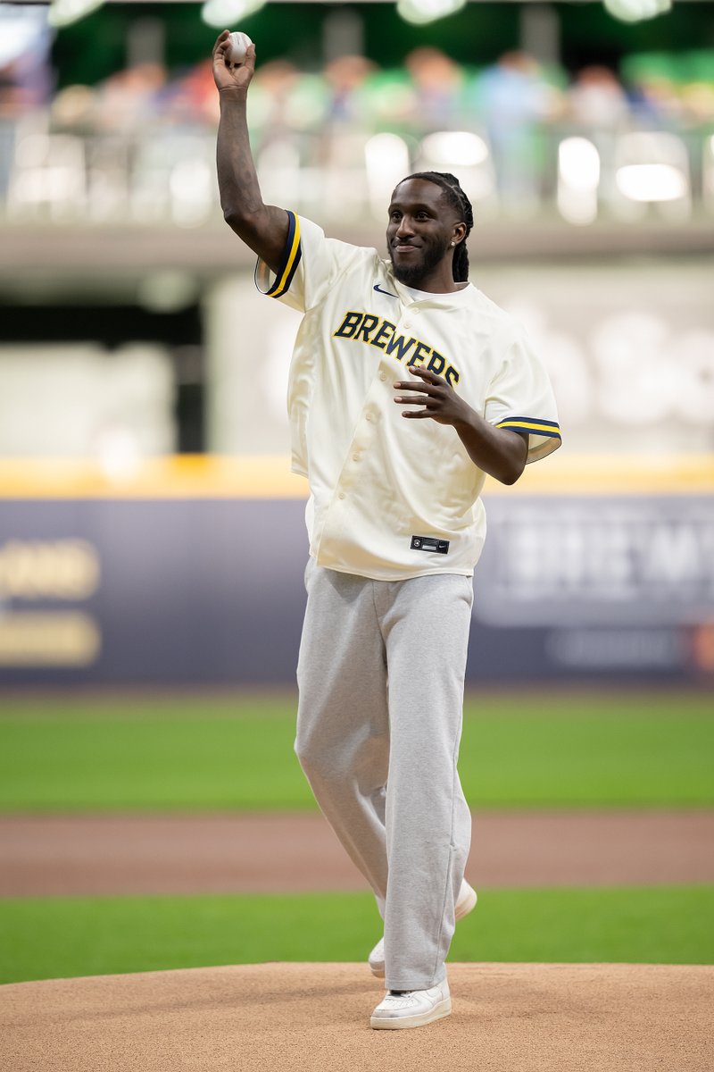 Milwaukee Brewers tweet media