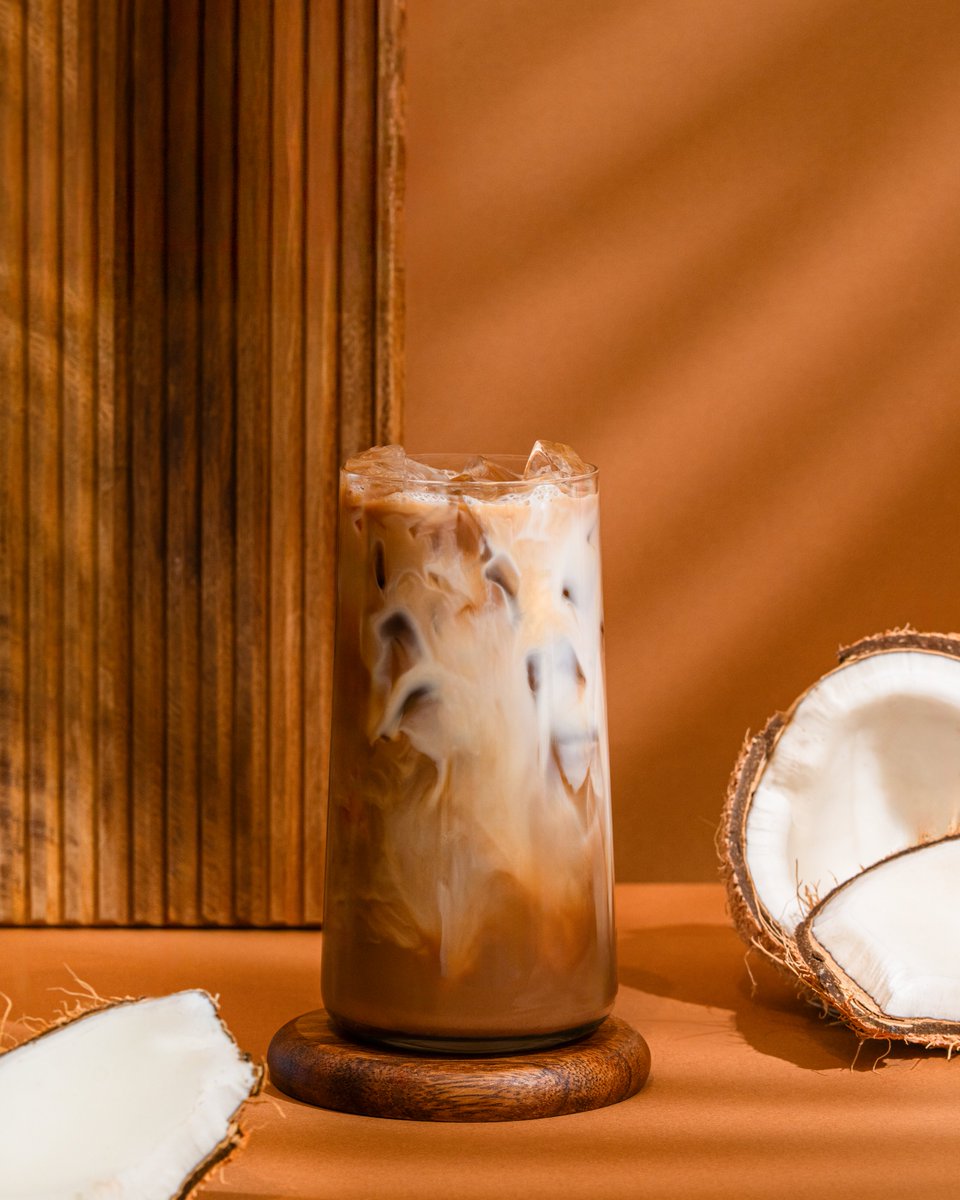 SecondCupCanada's tweet photo. This and your vacation coming up! ☀️🥥

-

Ça, et les vacances qui approchent! ☀️🥥

#secondcup #latte #coconut https://t.co/lHnouZlJ6e