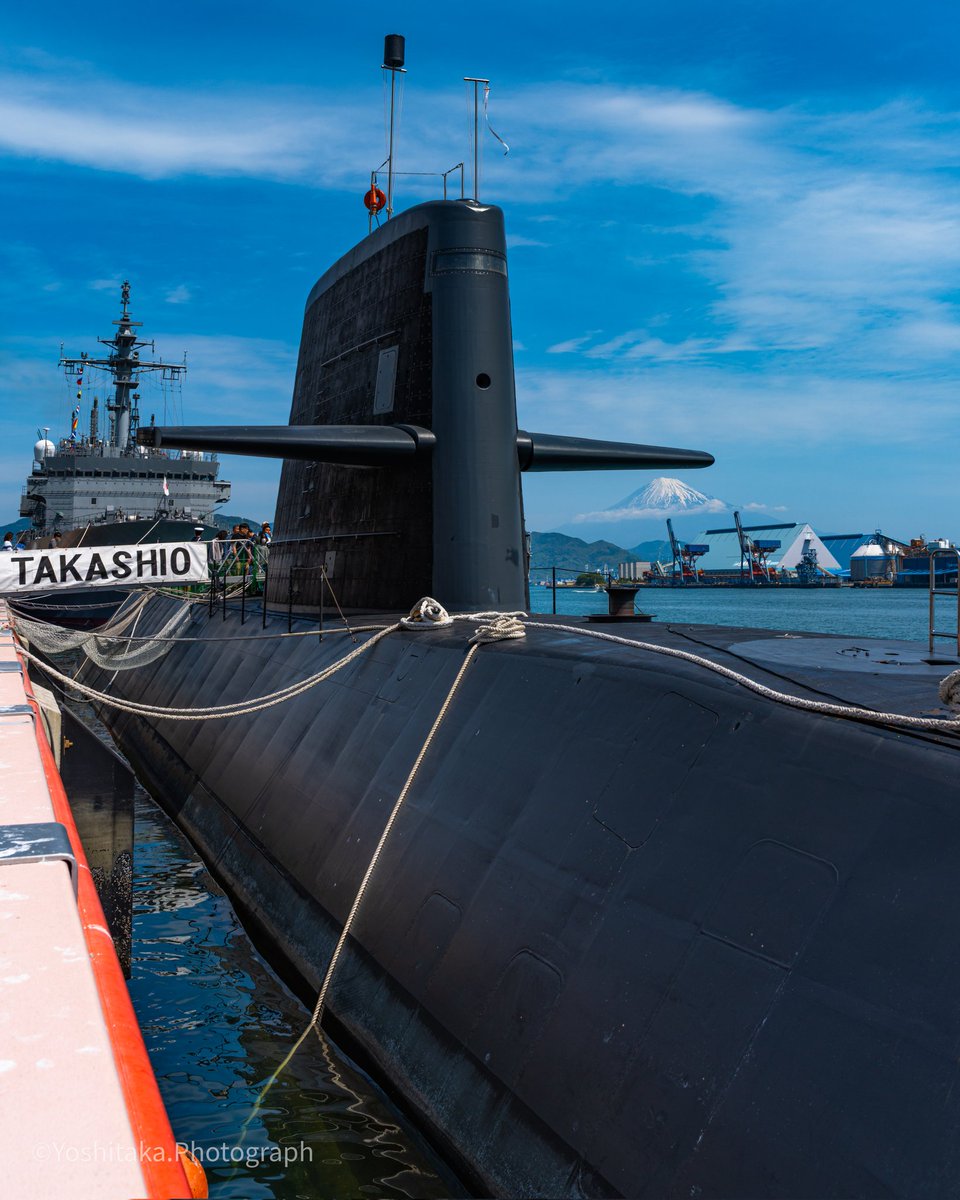 mulder722's tweet photo. 海上自衛隊 ��水艦＆潜水艦救難艦「ちよだ」
一般公開 in 清水港
2026.4.19
#海上自衛隊
#富士山
#潜水艦
#潜水艦救難艦ちよだ
#清水港 https://t.co/dtjTnhwlZA