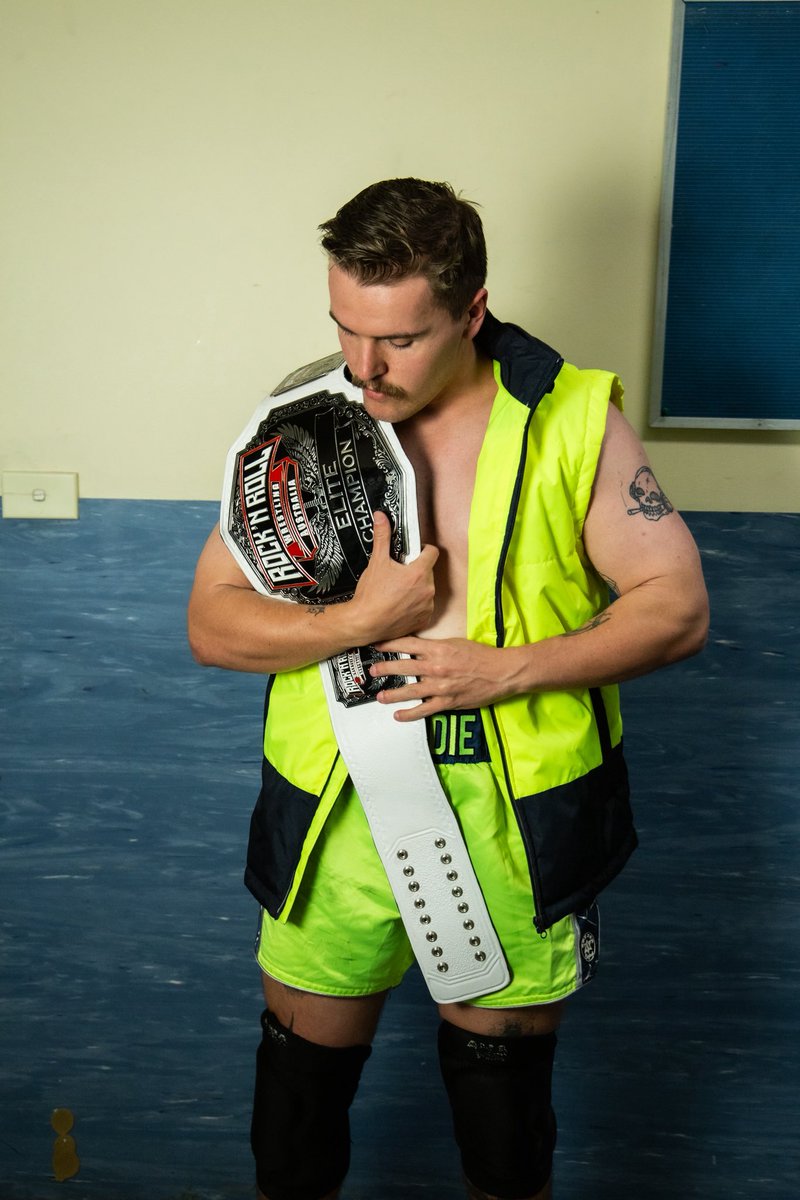 LproWrestler's tweet photo. Tradies is ELITE https://t.co/ZltTlWB9lp