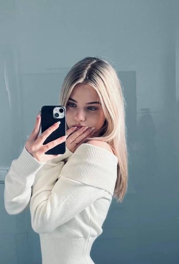 Alice tweet media
