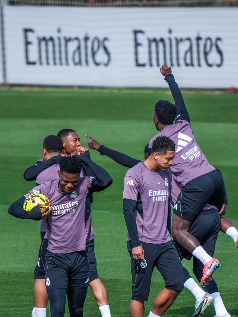 (fan) REAL MADRID FANS 🤍 tweet media