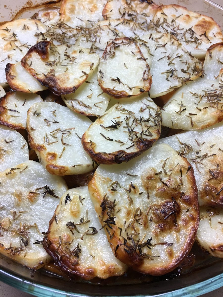 the_cafecat's tweet image. Lancashire Hot Pot: Lancashire Hot Pot originated in the north west of England and was a popular winter dinner throughout the British Isles when I was growing up. My mother, who didn’t have a large culinary repertoire, made… dlvr.it/TSGsmp #Recipes #dinnerparty #easy