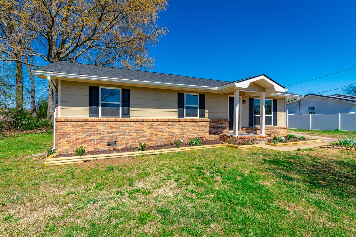 Rachaelga1's tweet image. Crye-Leike 423-756-0771. Welcome to 525 Pinewood Circle--where thoughtful updates and timeless style come together to create a truly move-in ready home. Owner/Agent. $262,900

#realestate #chattanooga #realtors #houseforsale