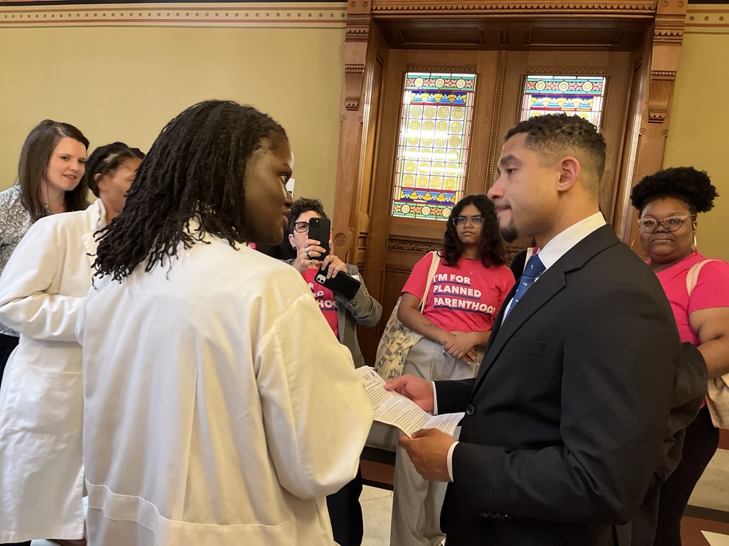 ppvotesct's tweet photo. We had a stacked and successful Repro Rights Advocacy Day with our partners at @reproequitynow, @ACOG and @ACNMmidwives! ✨ 

With session ending in just over a week, we showed up advocating for essential health care legislation in Connecticut, for both patients and providers. https://t.co/5VpEdBJBaS