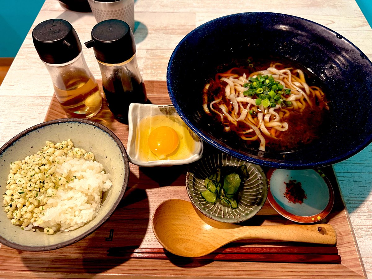 omi6670's tweet photo. おはようございます😃

曇り空ですが朝から活動してます！

移動途中に朝食ゲット🥣

ユニオン通りの『今日、うどん』さんで朝うどんセット

優しいお味だけどしっかりと美味くて満足度高し😆

エネルギーチャージしたので目的地までGO❗️

ご馳走様でした😋 https://t.co/zMLITUSzOj