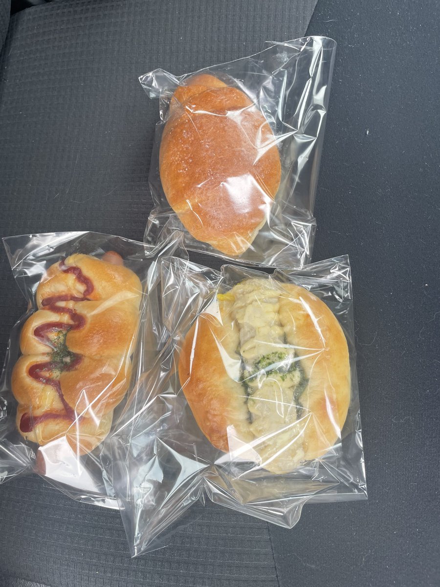 R_imabari0518's tweet photo. ニンスタ行く前に験担ぎ！
今日もしっかり食べて勝つぞ！
 #FC今治
 #BEYONDSTANDARD
 #小麦の奴隷今治店
@dorei_imabari https://t.co/bT6PNtpFOK