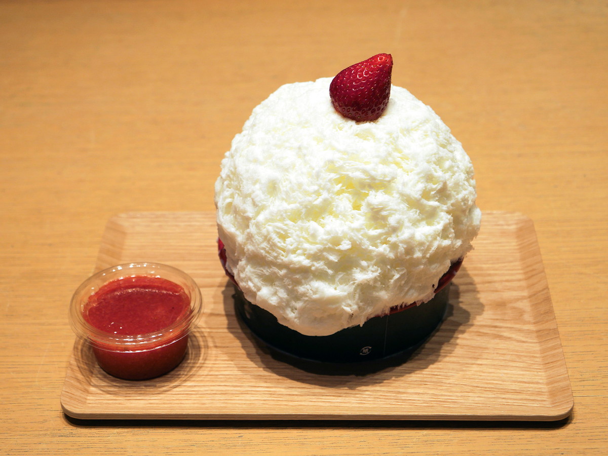 yukaritanabe's tweet photo. 横浜ベイクォーターにかき氷専門店「ひみつ堂」が期間限定出店。横浜初となる同店のデザートのようなかき氷を取材させていただきました。
記事⇒https://t.co/Sj0IrIFTDY
#yokohama #横浜 #かき氷 https://t.co/Wi1xMRIrSr