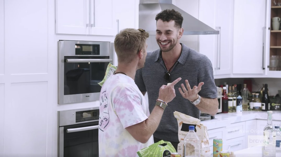 queensofbravo's tweet photo. Jesse: "He said when you didn’t invest, he was so sad. He wrote out a whole email to you and didn’t send it. What is it with you guys and emails?"

Oh, Jesse... pull up a chair. Let me tell you about a 17-page email... #SummerHouse https://t.co/R8w0IzY6gq