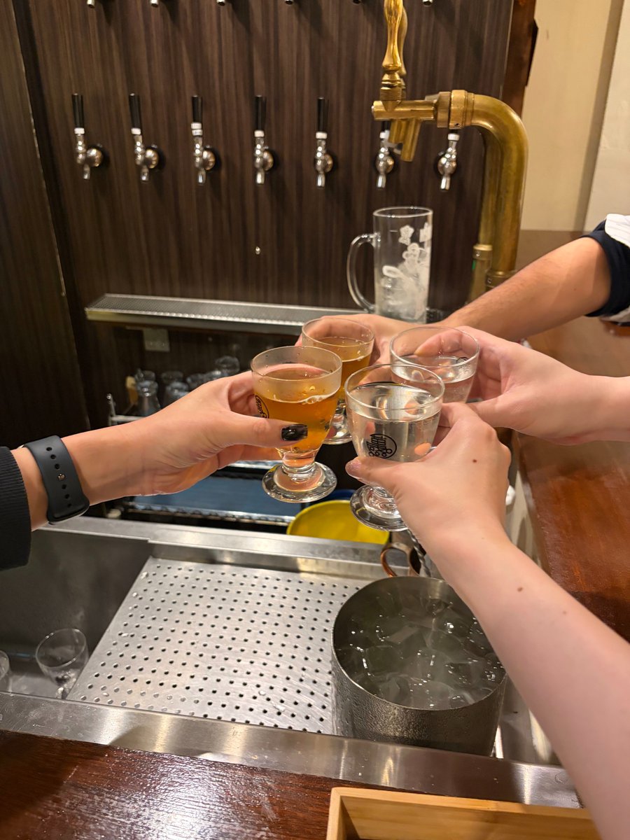sakekomachiii's tweet photo. 酒小町メンバー厳選の日本酒を、ビアカフェ萬感で楽しめる！ 日本酒の魅力を知ってもらうきっかけ作りとして定期開催しているこのプロジェクト、今回も大盛況で終了しました🍶
今回のお酒はメンバーのはるさんがセレクトした【森嶋 ひたち錦】。 日本酒ペアリング限定メニューとの相性が抜群でした！ https://t.co/uMNAXwnx5v