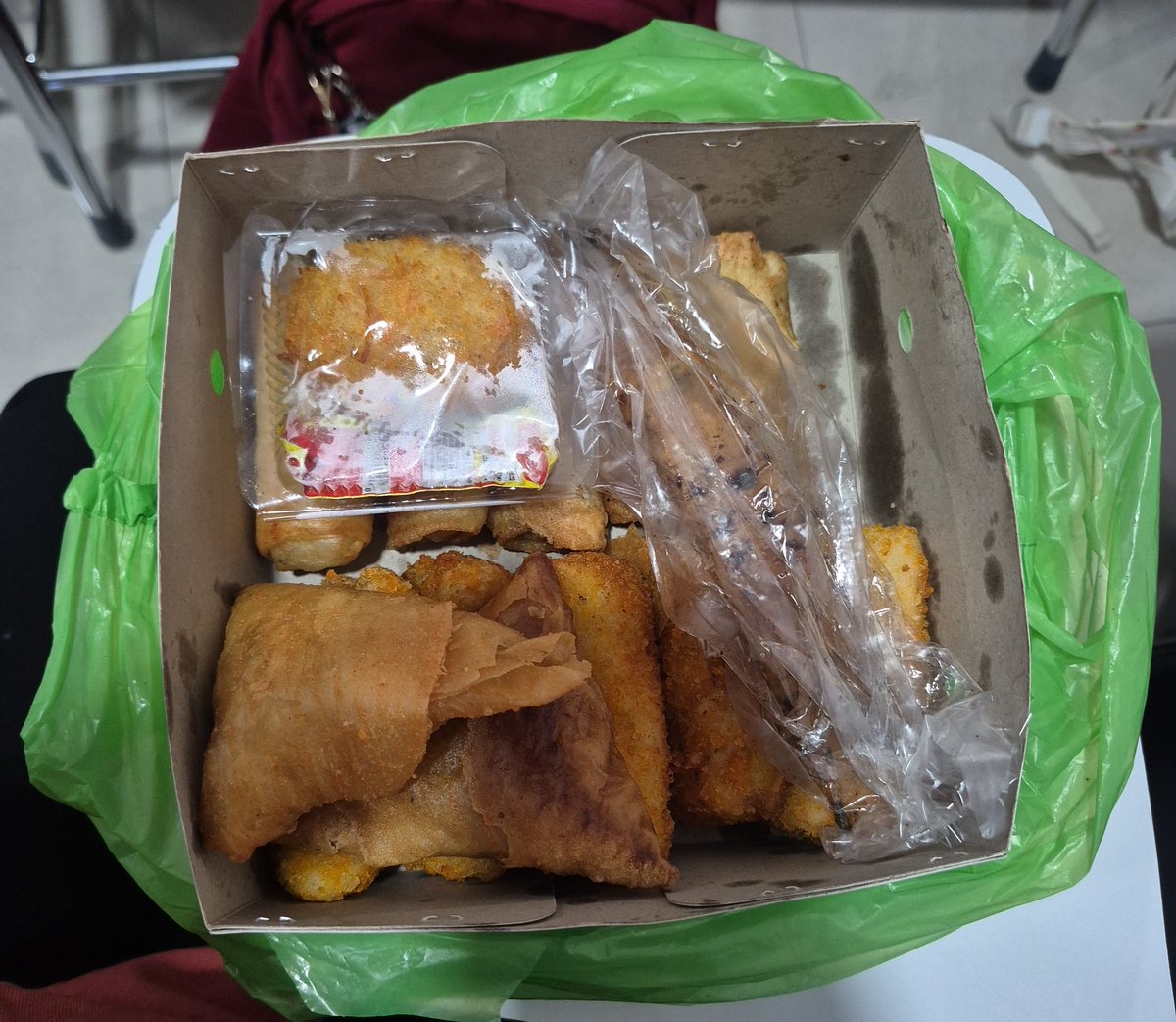 Abhiefgh's tweet photo. yuk beli danus yuk🌭
1. Sosis solo 
2. Risol bihun 
3. Risol mayo  
4. Keroket 
5. Piscok  
6. Samosa  
📍lok. Fsm https://t.co/ktze23K4kF